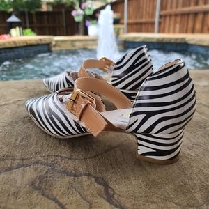 Zebra stripe square heel shoe, size 6